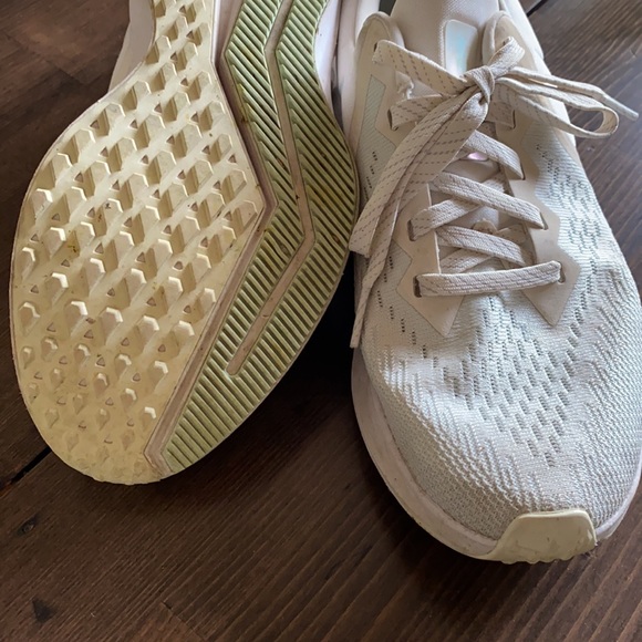 Nike shoes - Picture 2 of 3